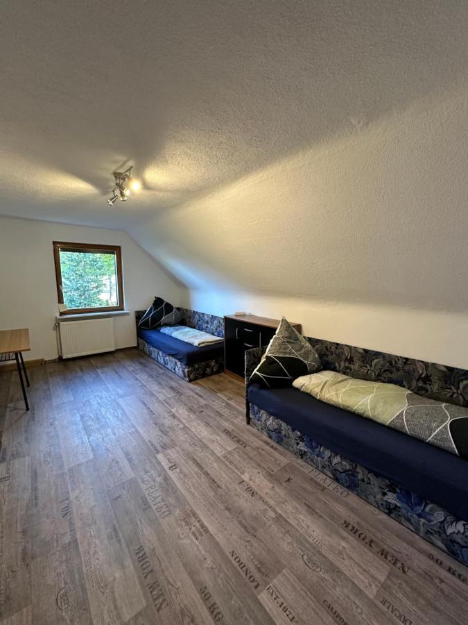 Pension „Haus 11“ Lauta Екстер'єр фото